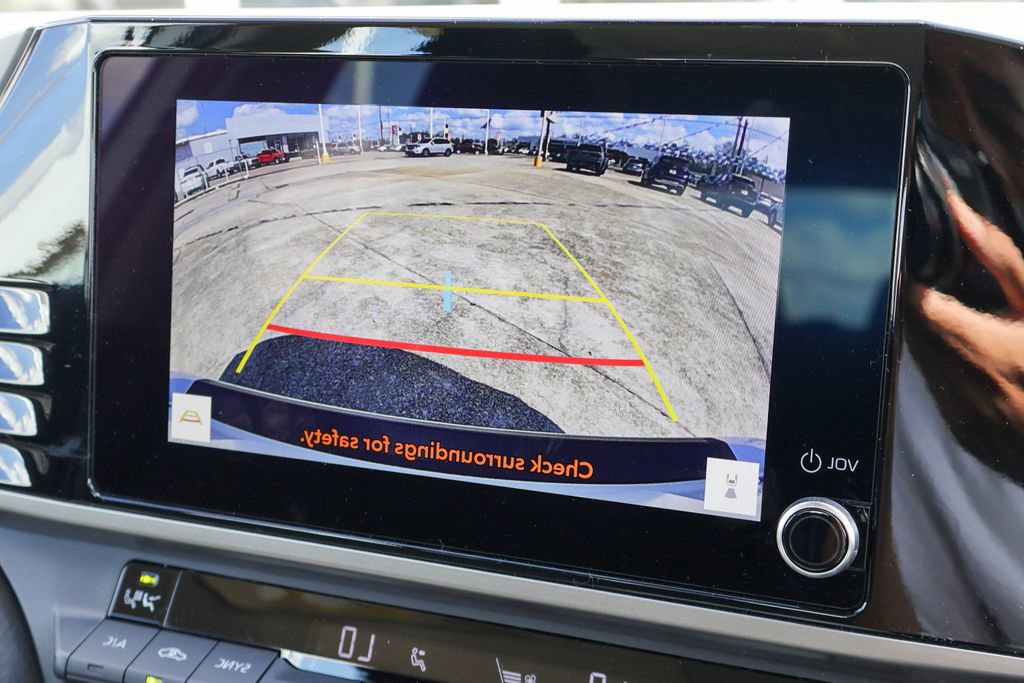 Used 2025 Toyota Camry LE w/ Convenience Package image 4