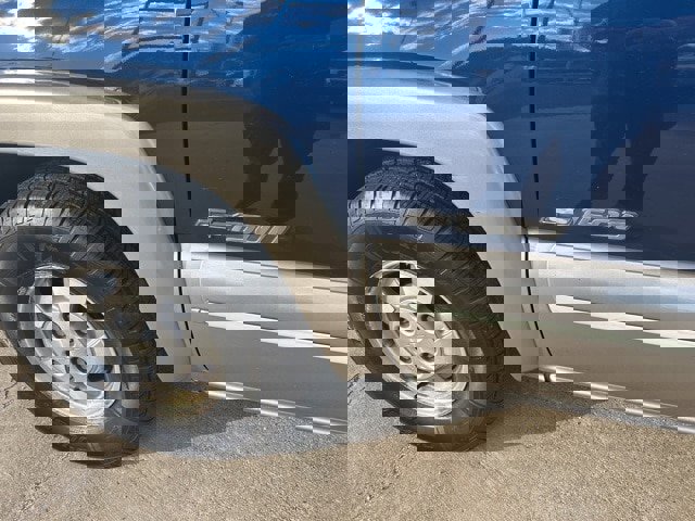 Used 2000 Chevrolet Suburban LS w/ LS Preferred Equipment Group image 5