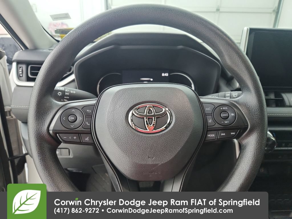 Used 2025 Toyota RAV4 XLE AWD/4WD image 21