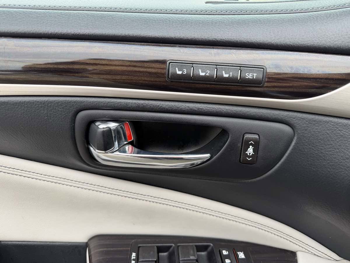 Used 2016 Lexus LS 460 AWD image 10