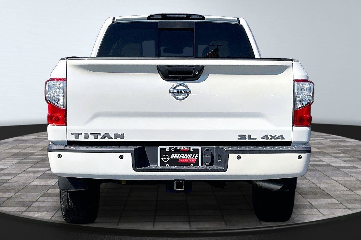Used 2018 Nissan Titan SL w/ Chrome Package AWD/4WD image 5