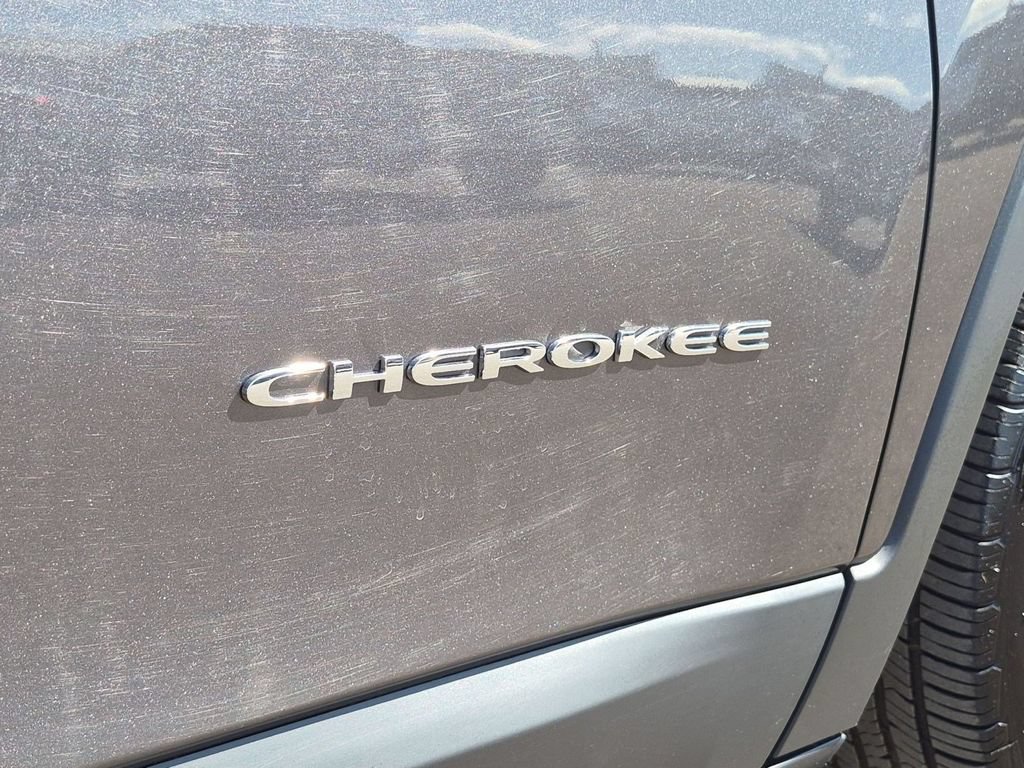 Used 2019 Jeep Cherokee Latitude Plus FWD image 26