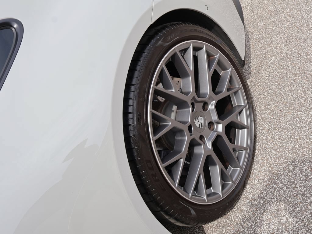 Certified 2025 Porsche 911 Carrera RWD image 36