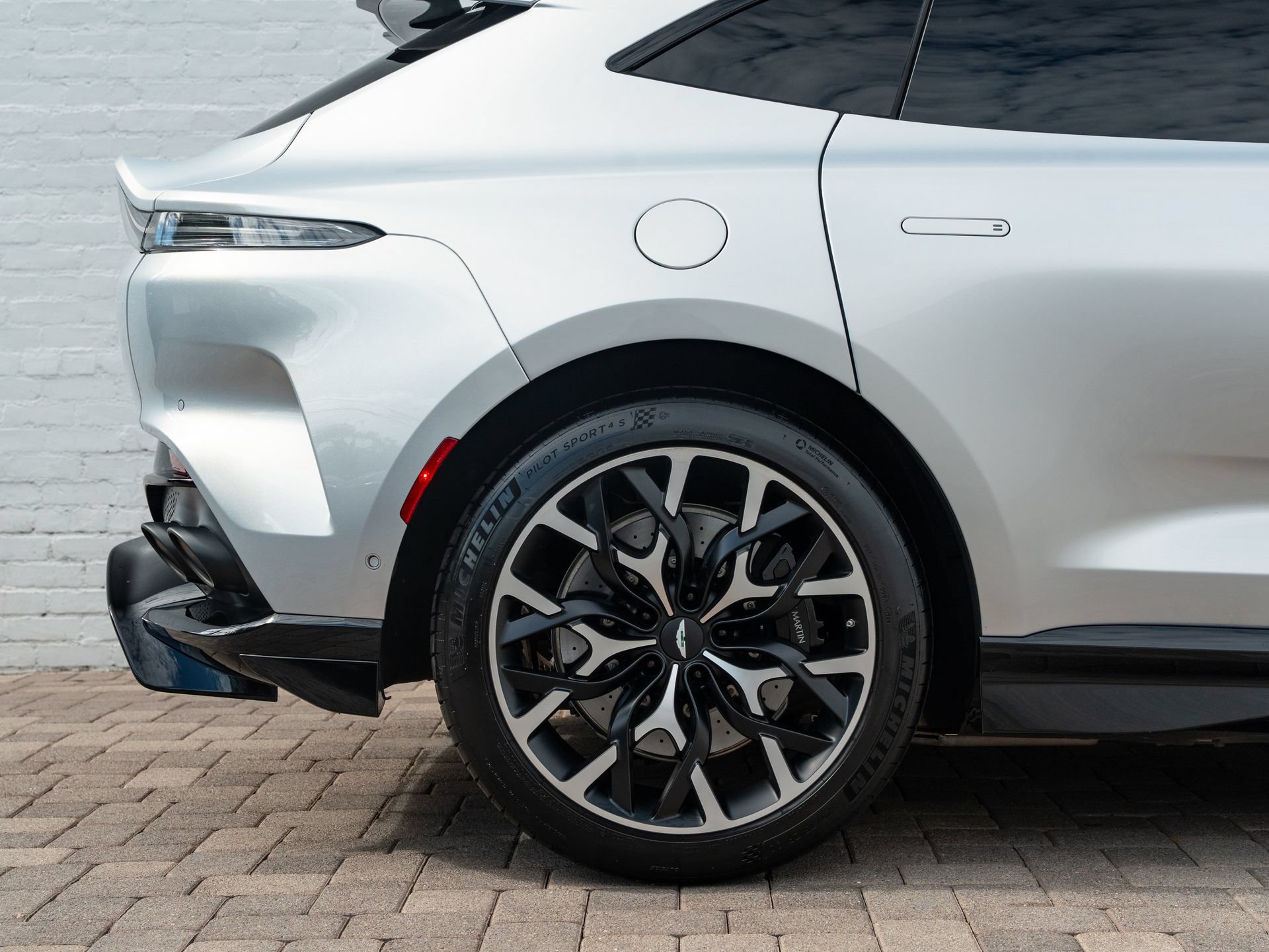 Used 2023 Aston Martin DBX 707 AWD/4WD image 13