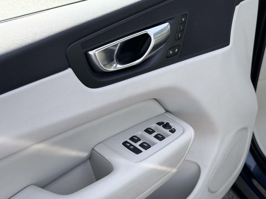 Used 2023 Volvo XC60 B5 Plus w/ Protection Package Premier image 18