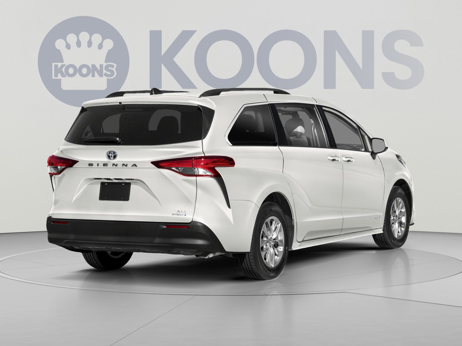Used 2021 Toyota Sienna XLE FWD image 2