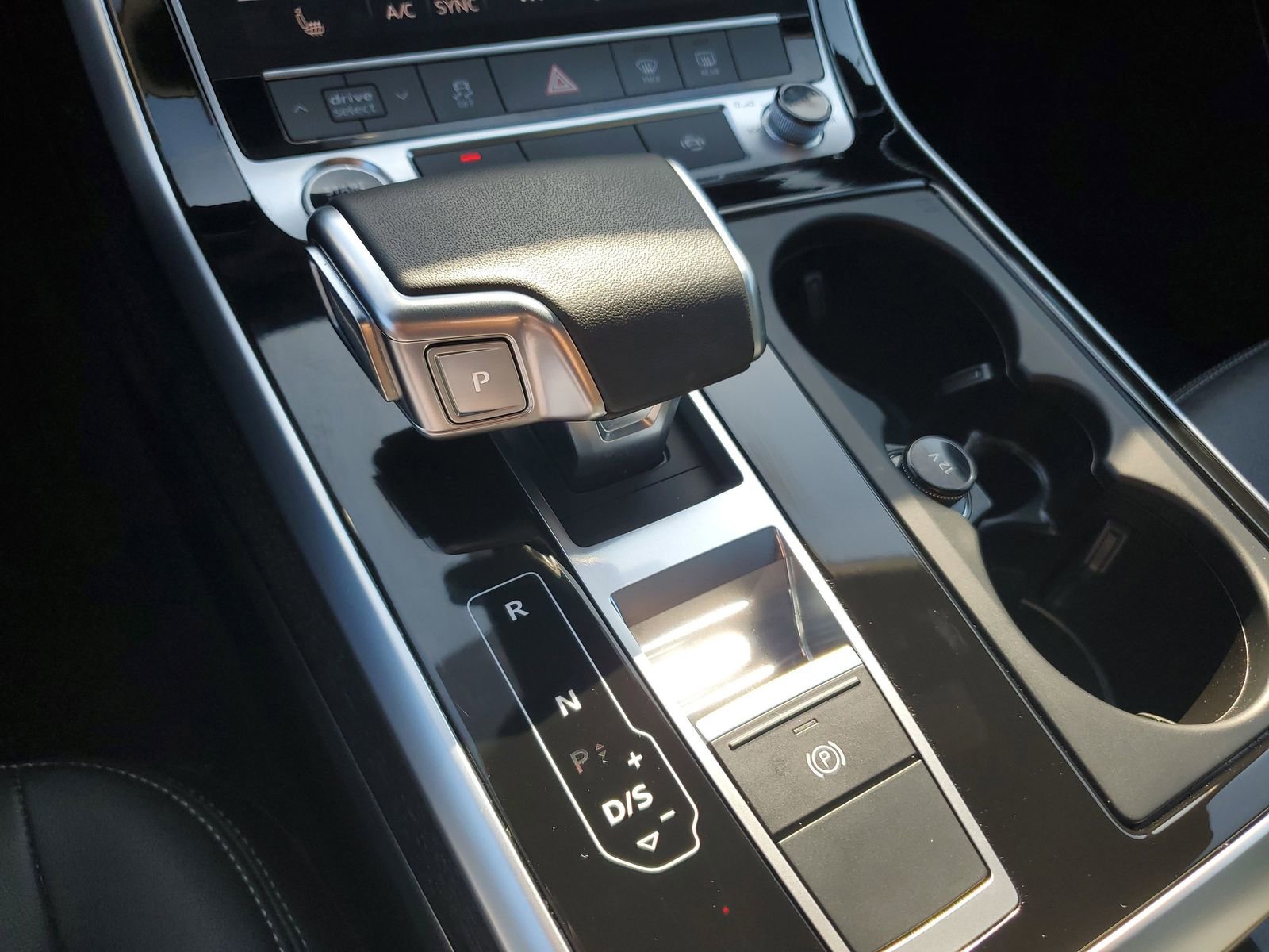 Used 2025 Audi Q8 Premium w/ Black Optic Package image 26