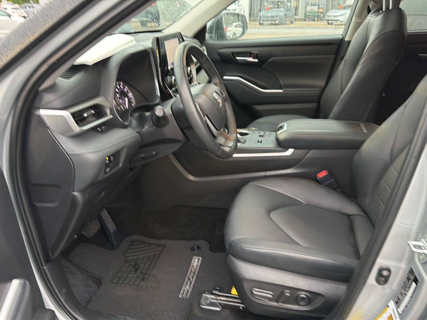 Certified 2025 Toyota Highlander XLE FWD image 10