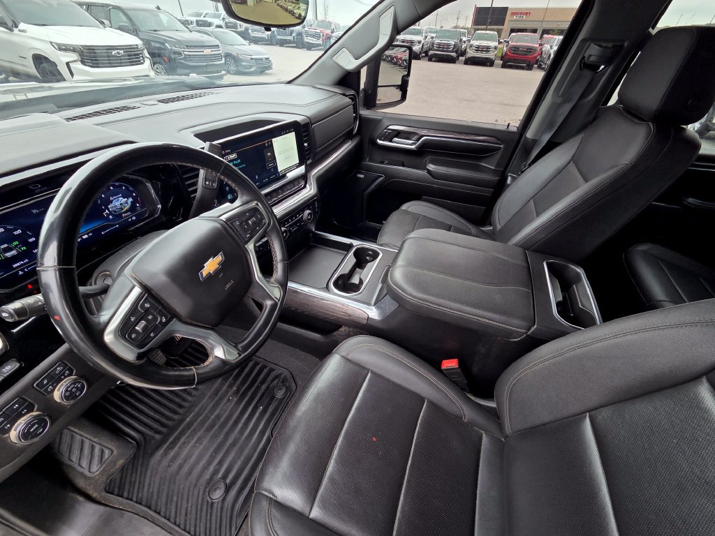 Used 2024 Chevrolet Silverado 2500 LTZ w/ LTZ Convenience Package AWD/4WD image 9