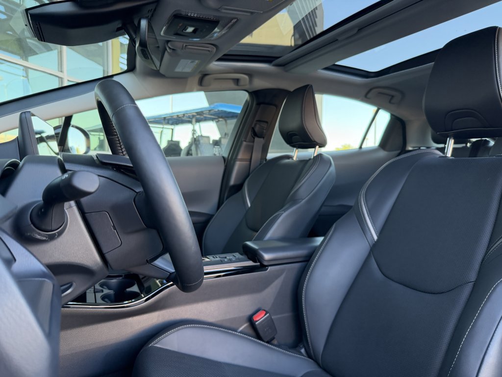 Used 2024 Toyota Prius XLE image 30