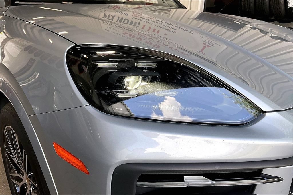 Used 2025 Porsche Cayenne AWD/4WD image 25