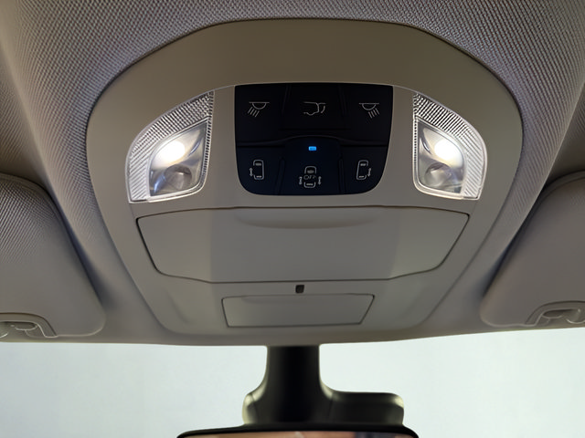 Used 2024 Chrysler Voyager LX FWD image 24