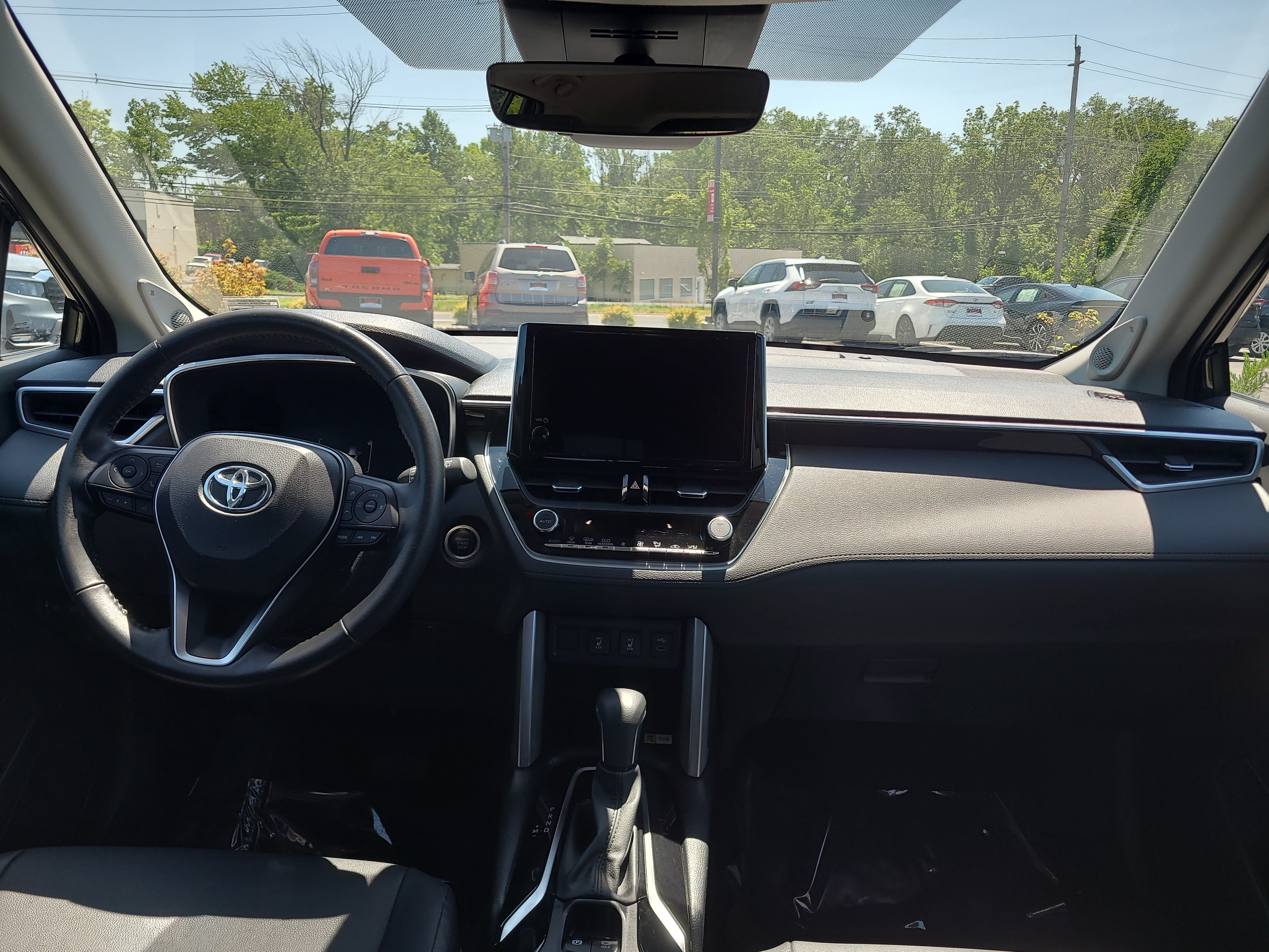 Used 2023 Toyota Corolla Cross XLE w/ Convenience Package AWD/4WD image 18