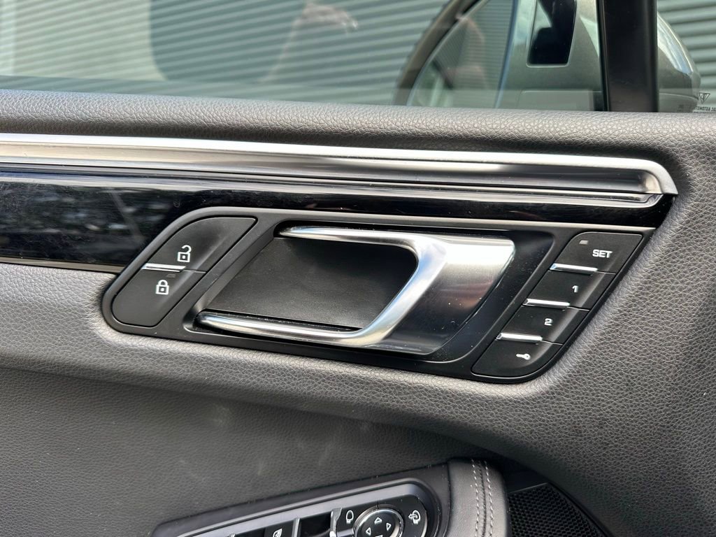 Certified 2023 Porsche Macan Turbo AWD/4WD image 20