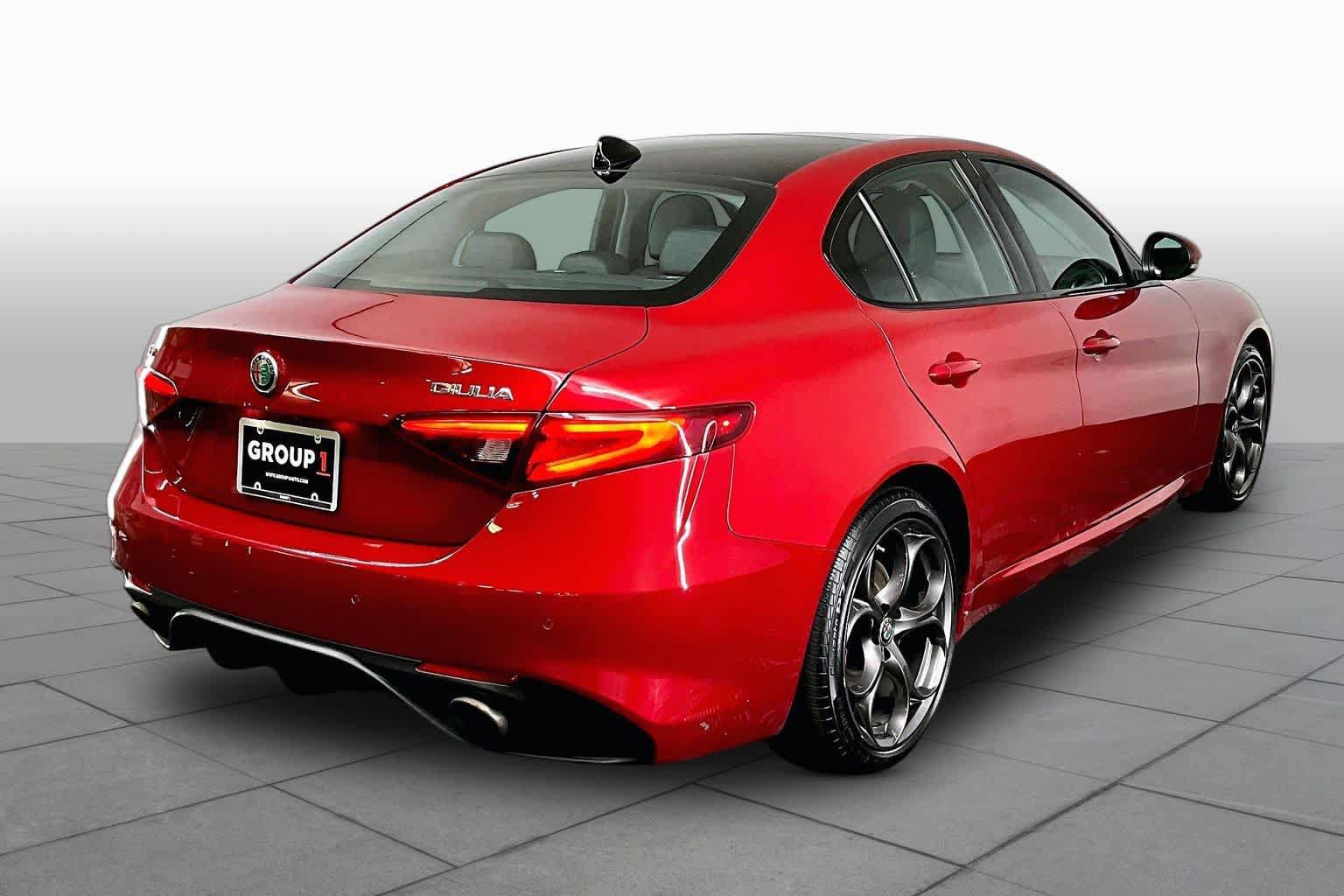 Used 2018 Alfa Romeo Giulia Ti Sport w/ Quick Order Package 22S Sport AWD/4WD image 13