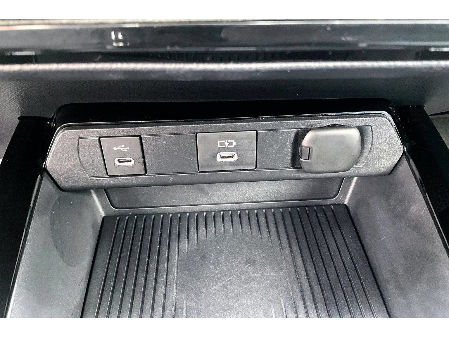 Used 2025 Toyota Prius LE FWD image 32
