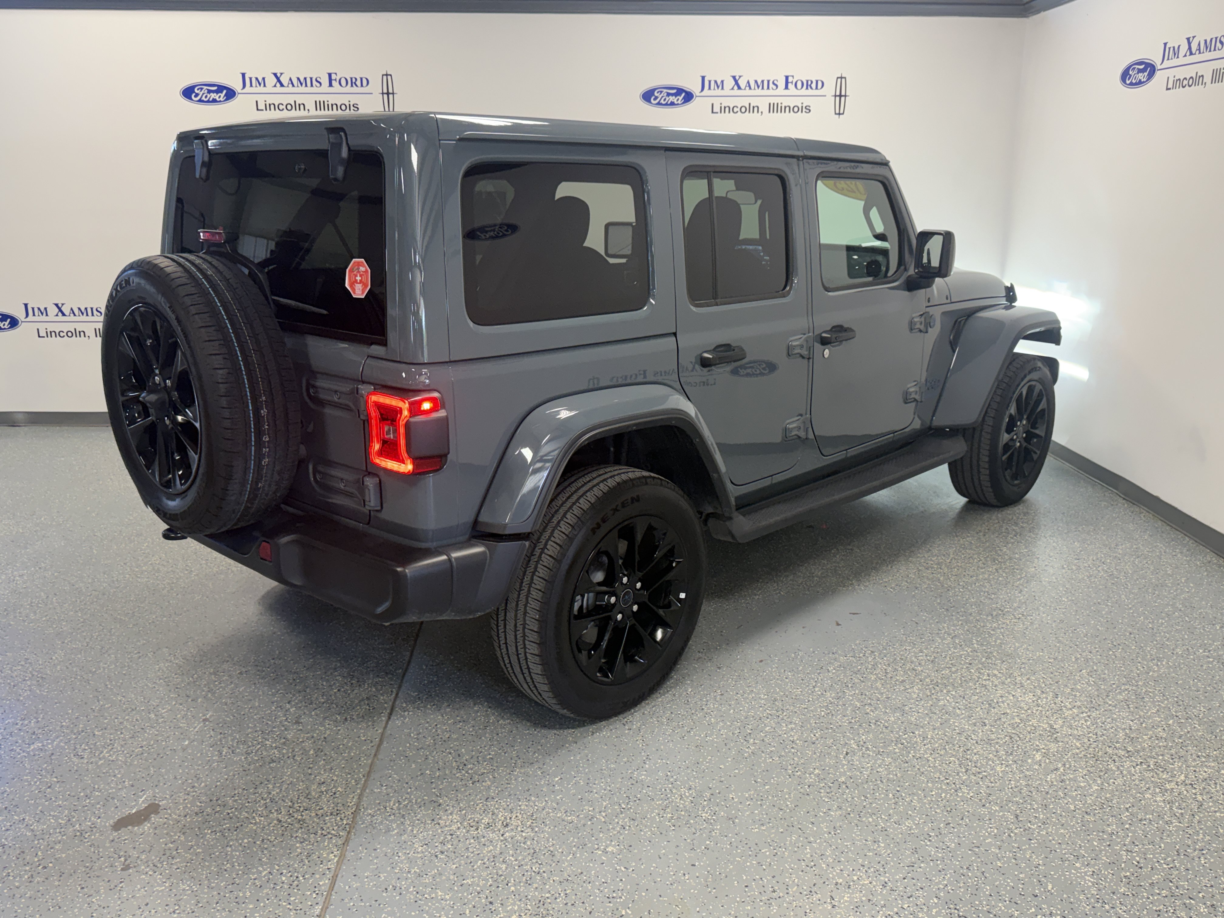 Used 2025 Jeep Wrangler Unlimited Sahara AWD/4WD image 32