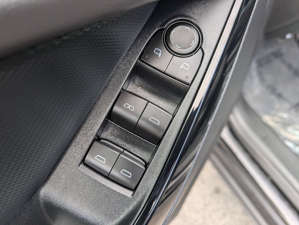 Used 2026 Chevrolet Equinox LT w/ LPO, Floor Liner Package AWD/4WD image 16