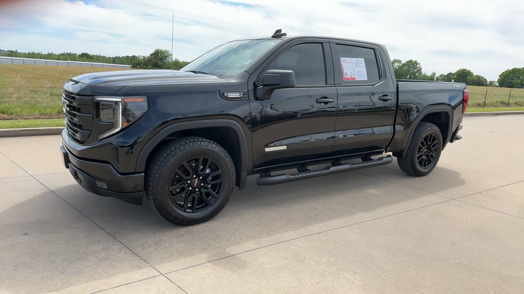 Used 2024 GMC Sierra 1500 Elevation w/ Preferred Package AWD/4WD image 5