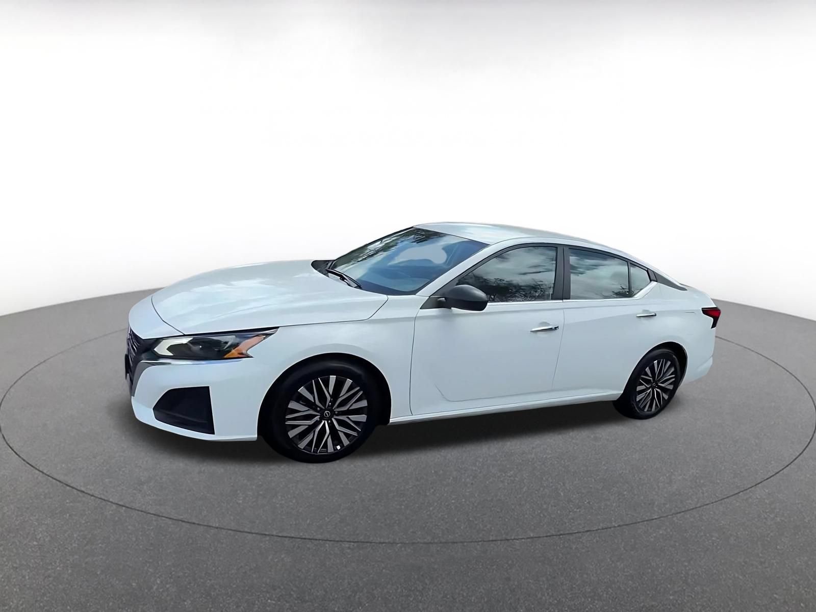 Used 2025 Nissan Altima 2.5 SV FWD image 8