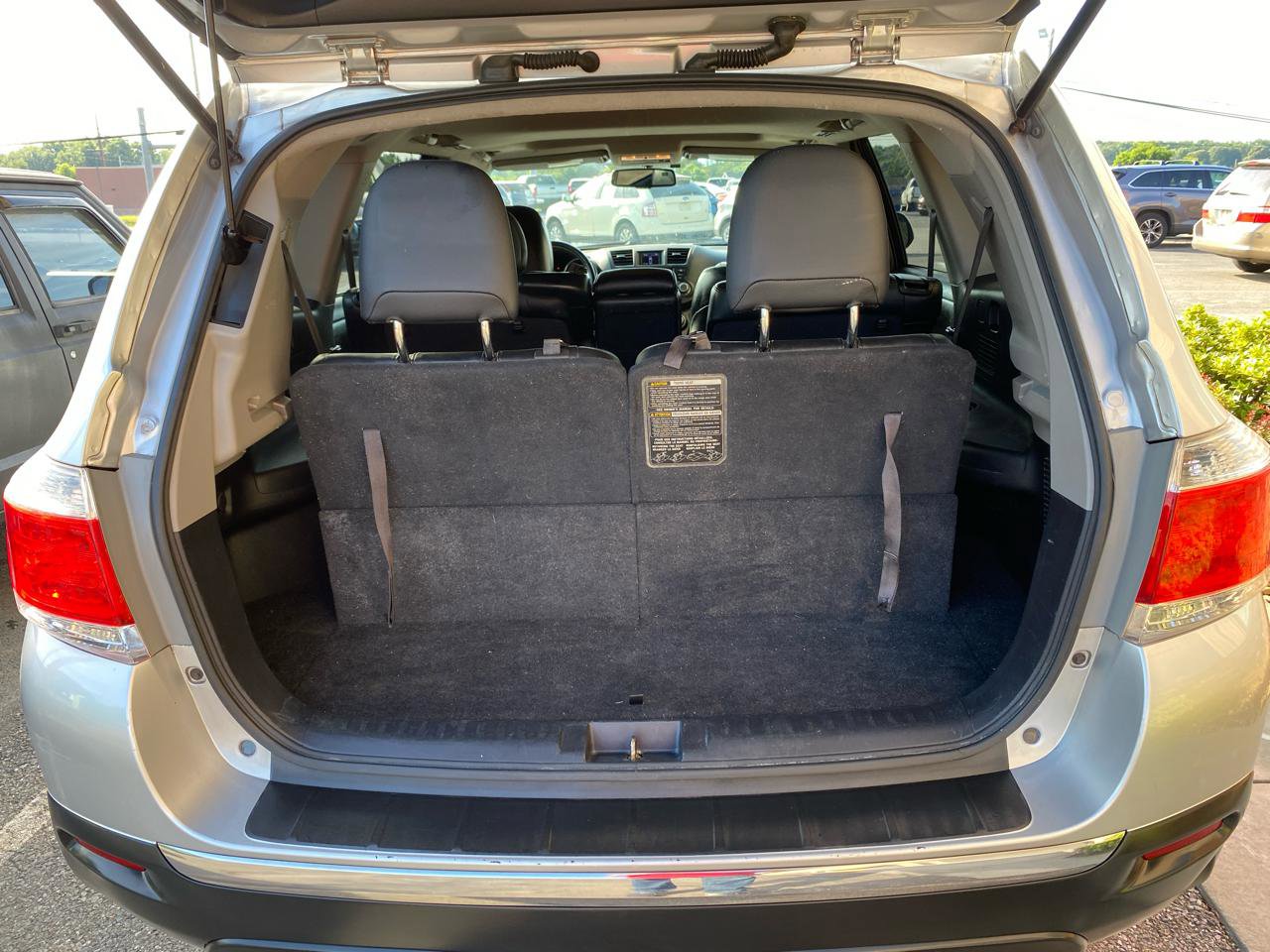 Used 2012 Toyota Highlander SE w/ Tow Pkg AWD/4WD image 16