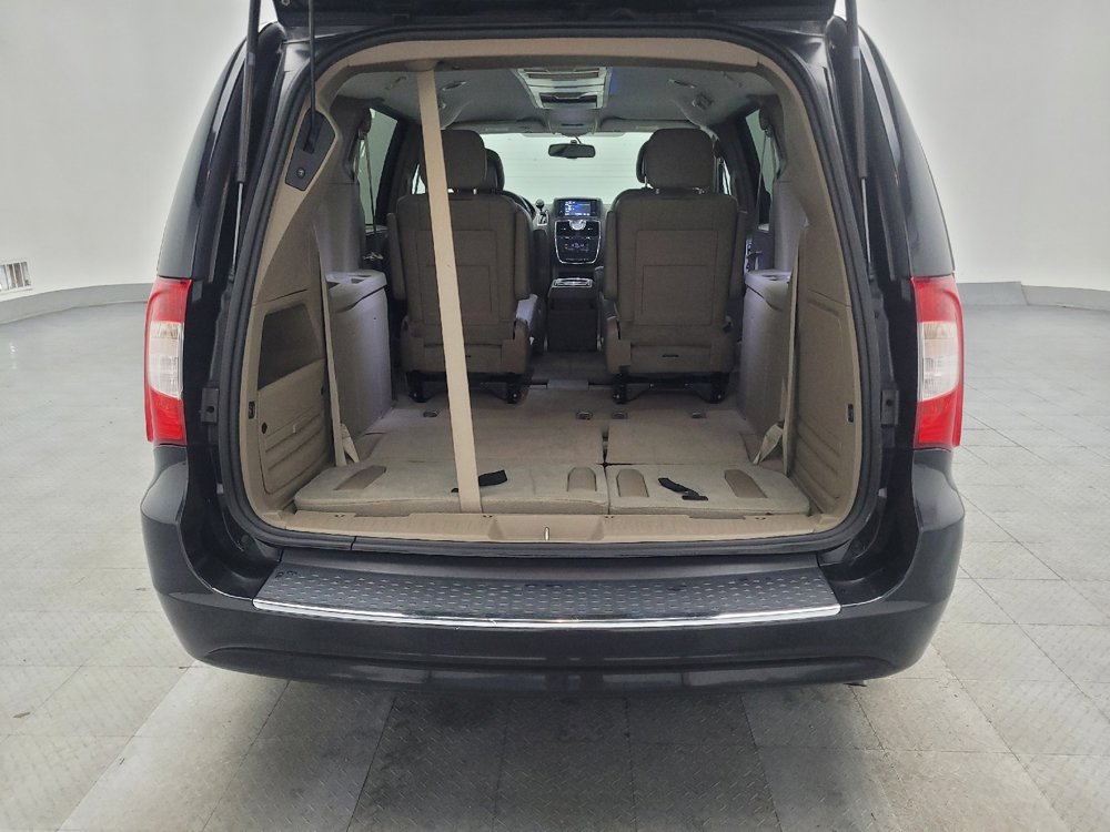 Used 2016 Chrysler Town & Country Touring image 29
