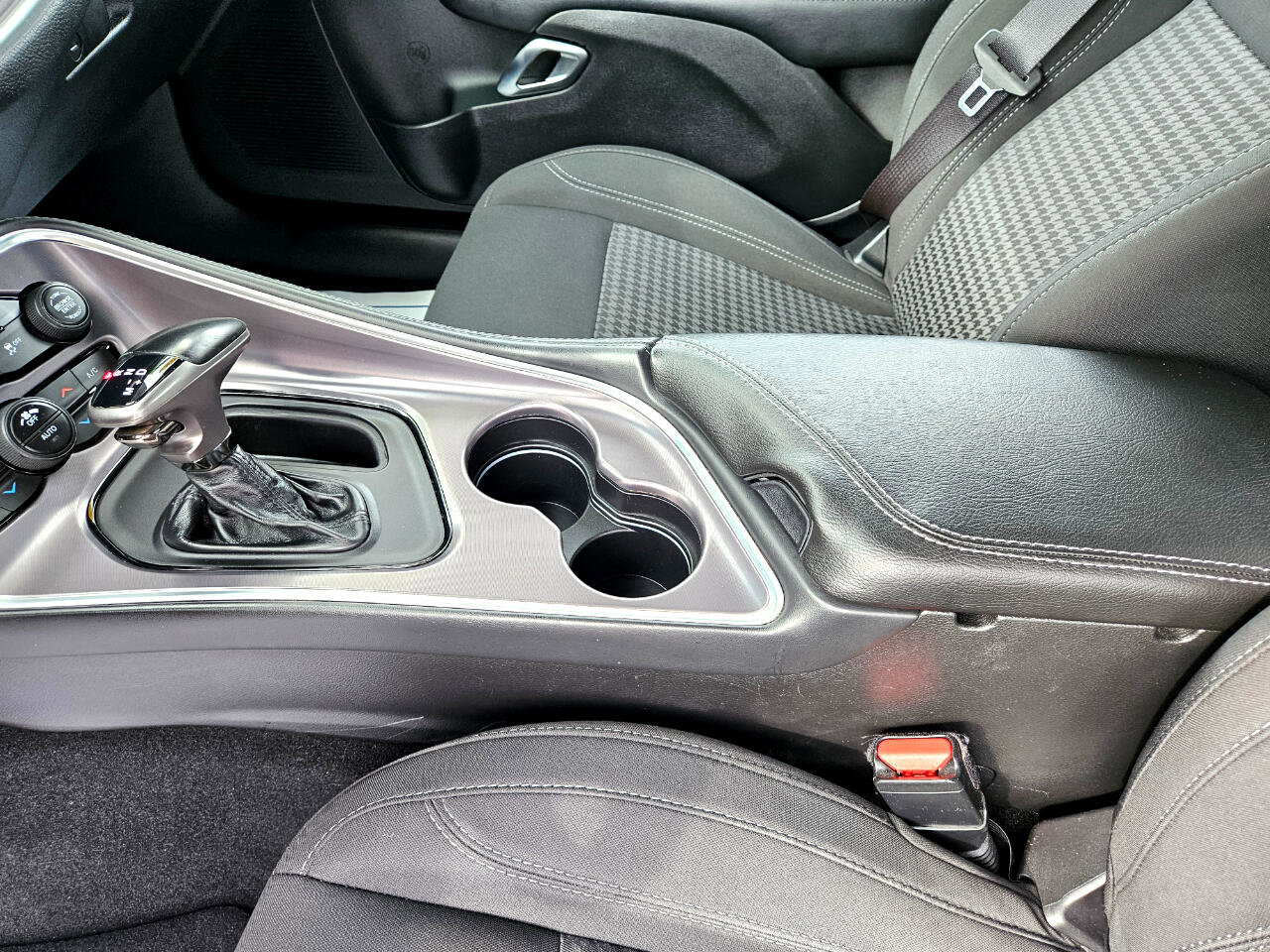 Used 2019 Dodge Challenger SXT image 13