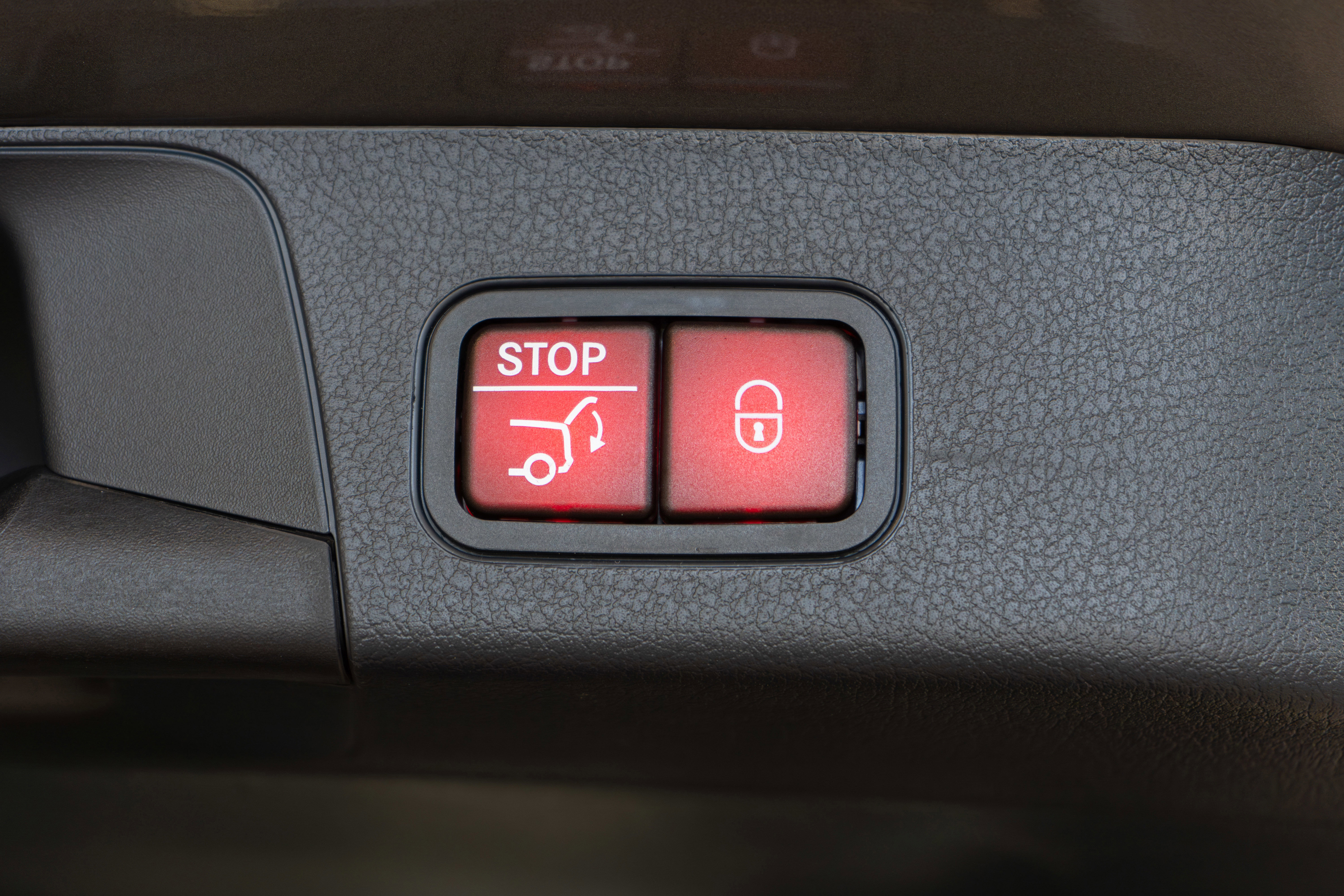 Used 2025 Mercedes-Benz GLB 250 4MATIC image 34