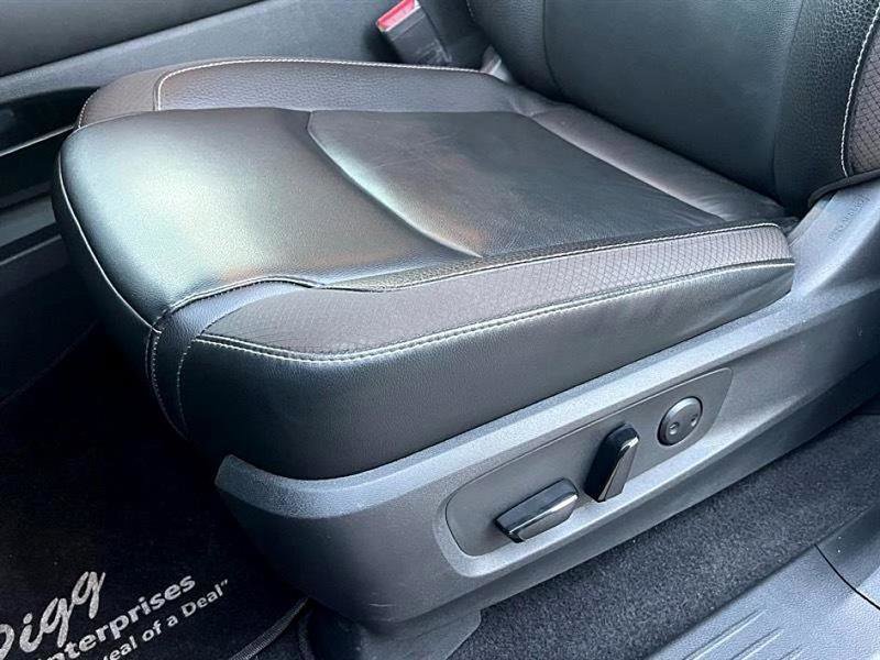 Used 2023 Nissan Pathfinder SL w/ Lighting Package (N92) image 16