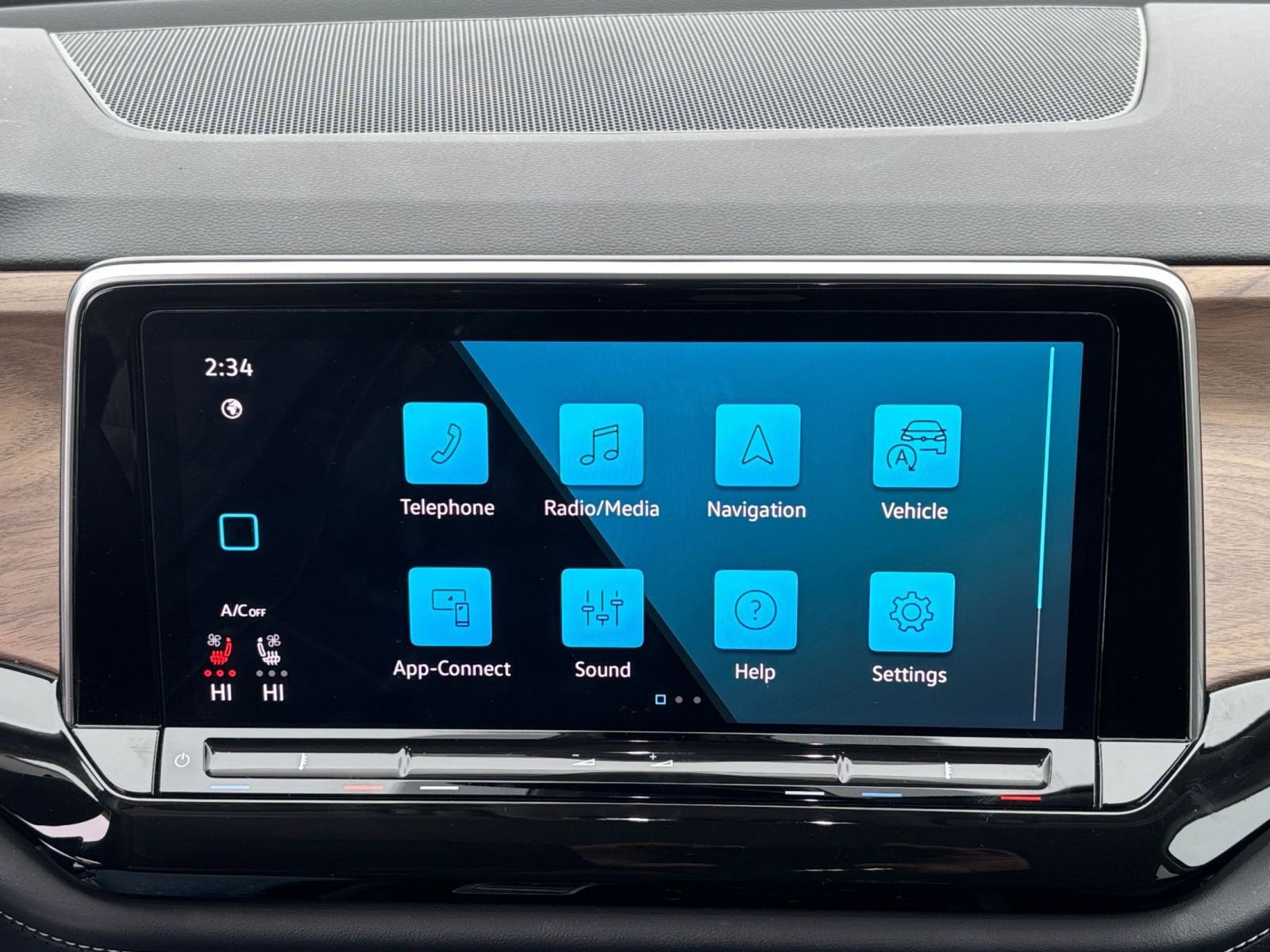 Used 2025 Volkswagen Atlas SE image 21