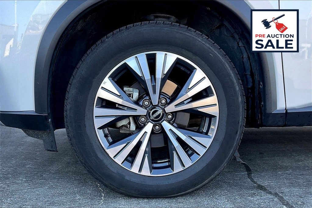 Used 2023 Nissan Rogue SV image 9