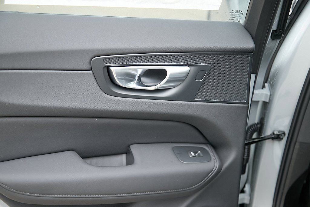 New 2026 Volvo XC60 B5 Ultra w/ Climate Package image 20