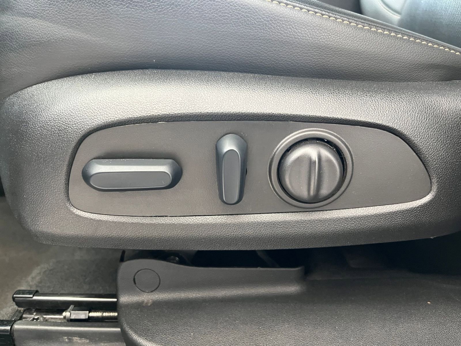 Used 2023 GMC Acadia SLT image 23