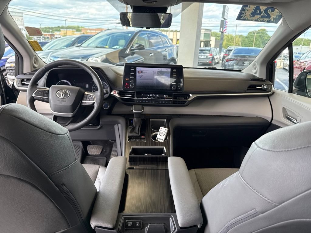 Used 2024 Toyota Sienna Limited AWD/4WD image 16
