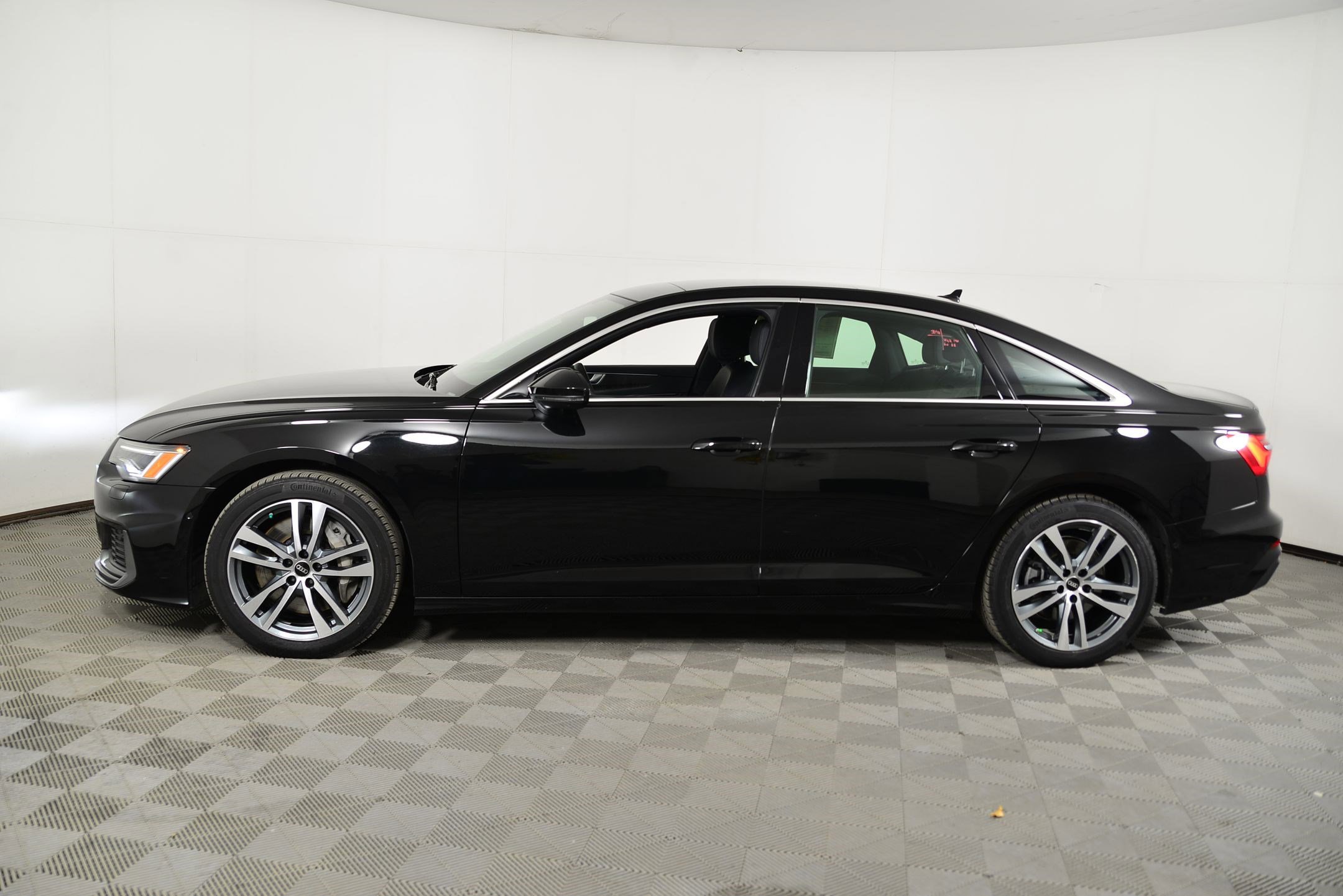 Used 2023 Audi A6 Premium Plus w/ Premium Plus Package image 2