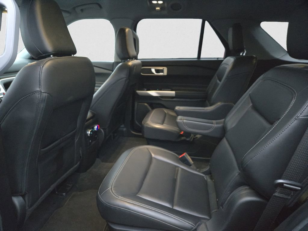 Used 2022 Ford Explorer XLT w/ Equipment Group 202A image 16