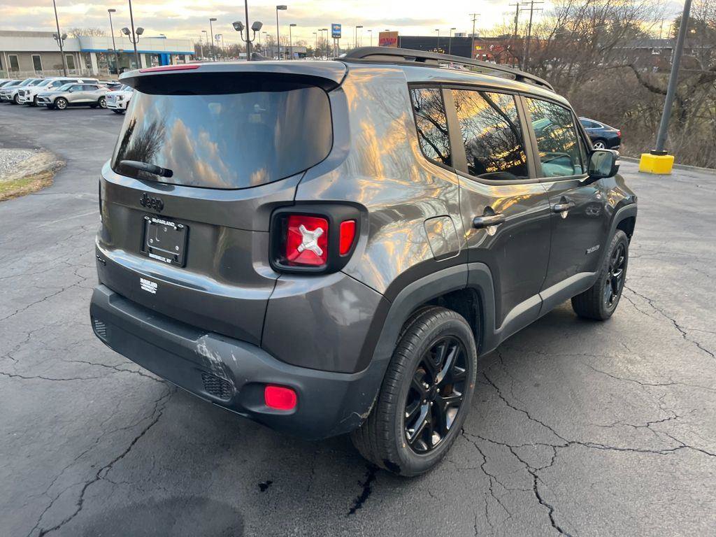 Used 2017 Jeep Renegade Altitude AWD/4WD image 5