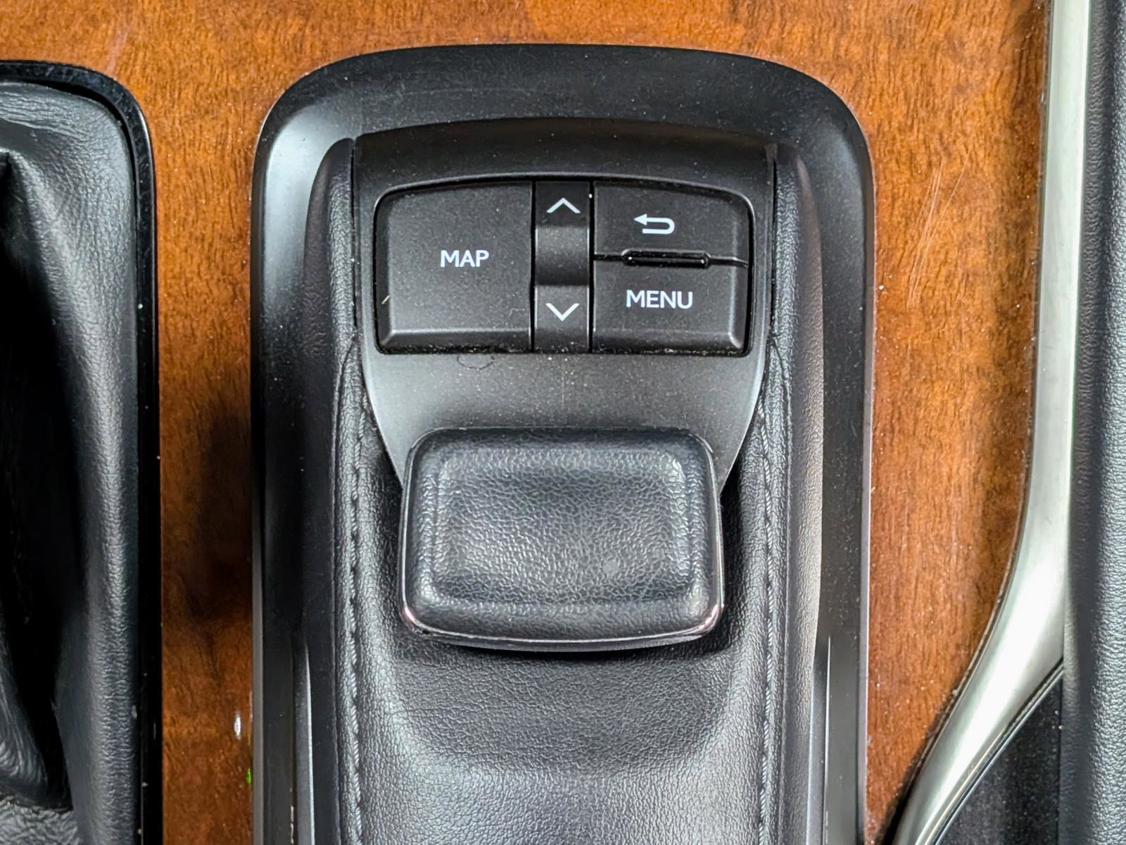 Used 2018 Lexus LX 570 4WD w/ Luxury Package image 33