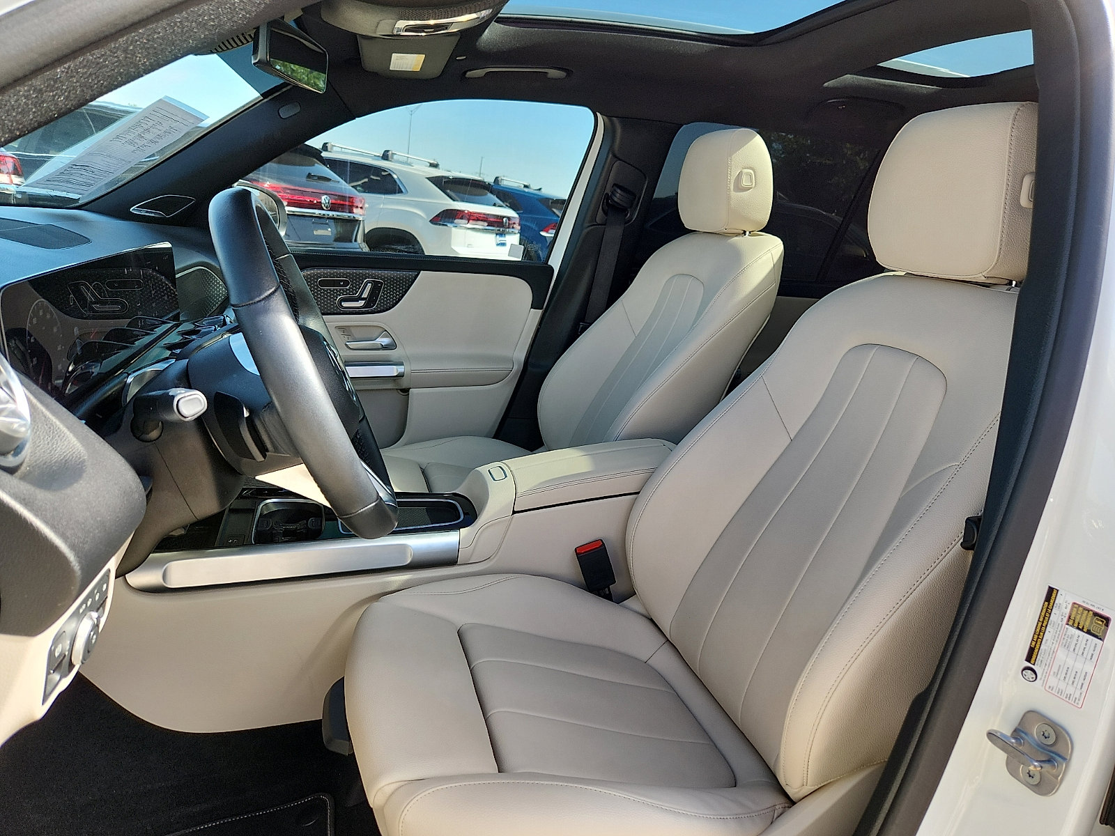 Used 2024 Mercedes-Benz GLB 250 4MATIC image 13