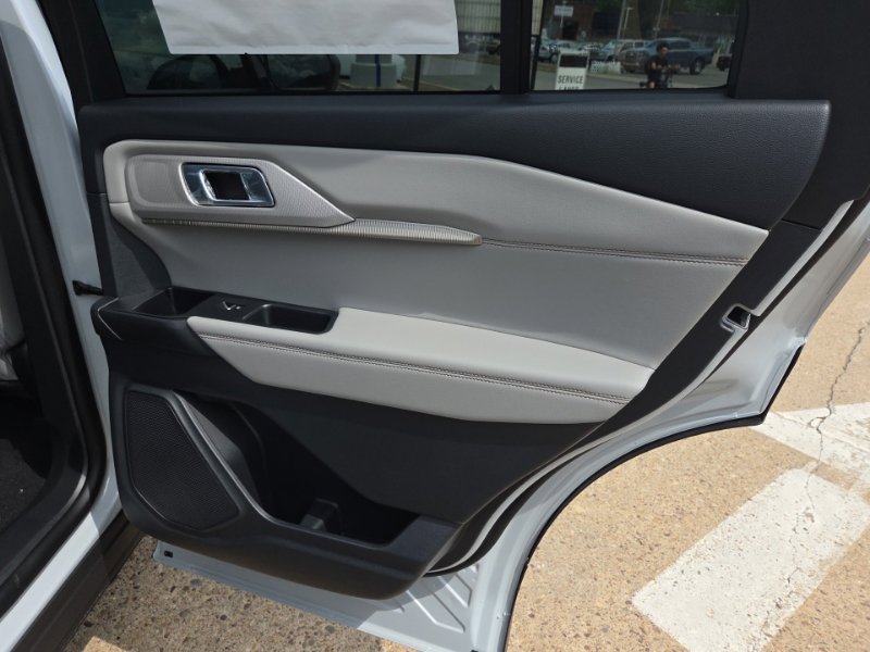 New 2026 Ford Explorer Active w/ Active Comfort Package AWD/4WD image 17