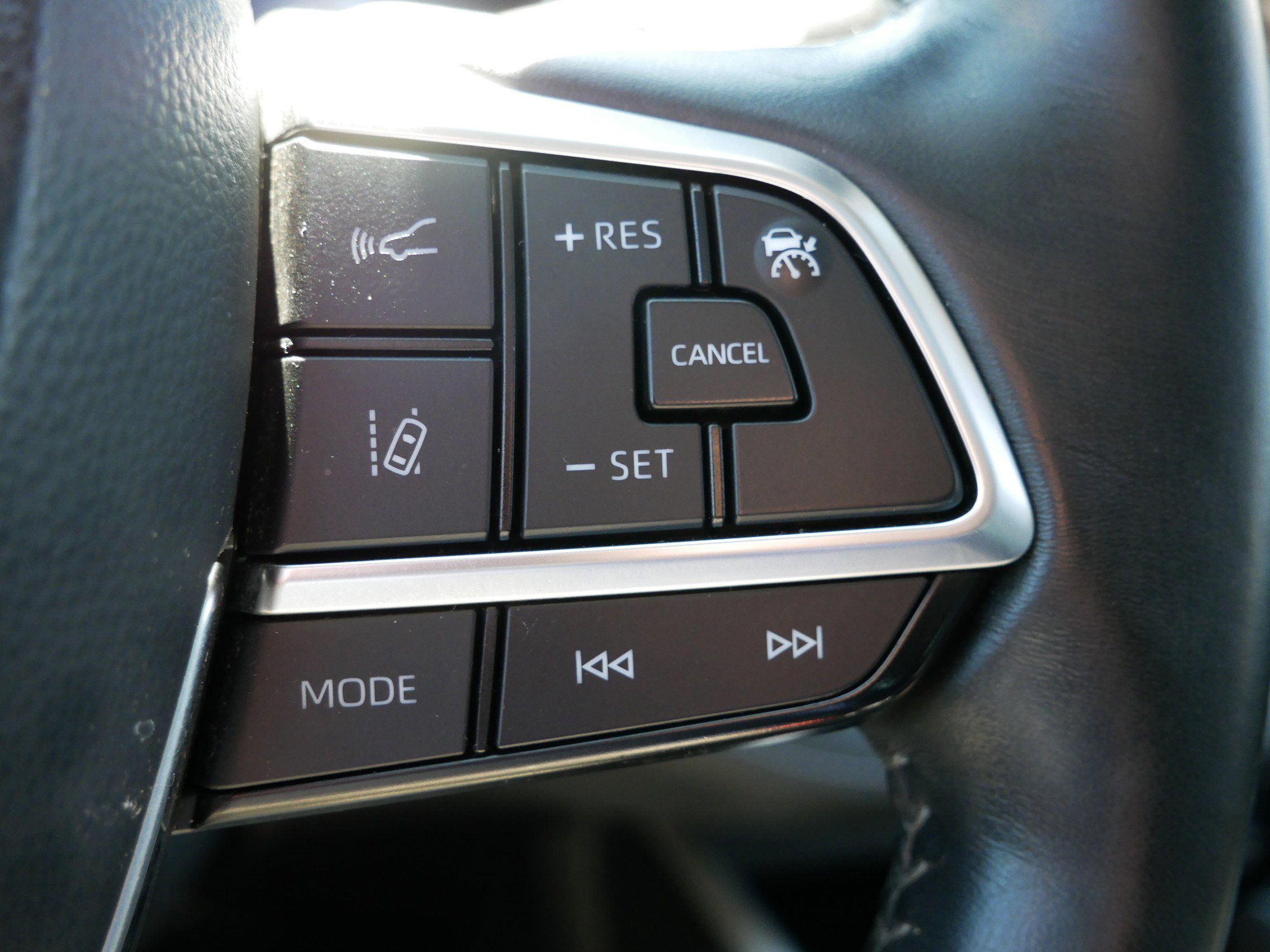 Used 2020 Toyota Highlander XLE AWD/4WD image 28