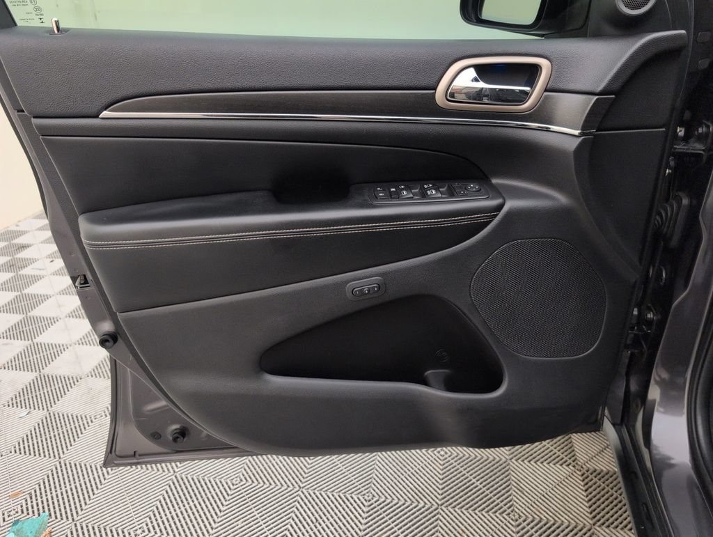 Used 2017 Jeep Grand Cherokee Limited RWD image 35