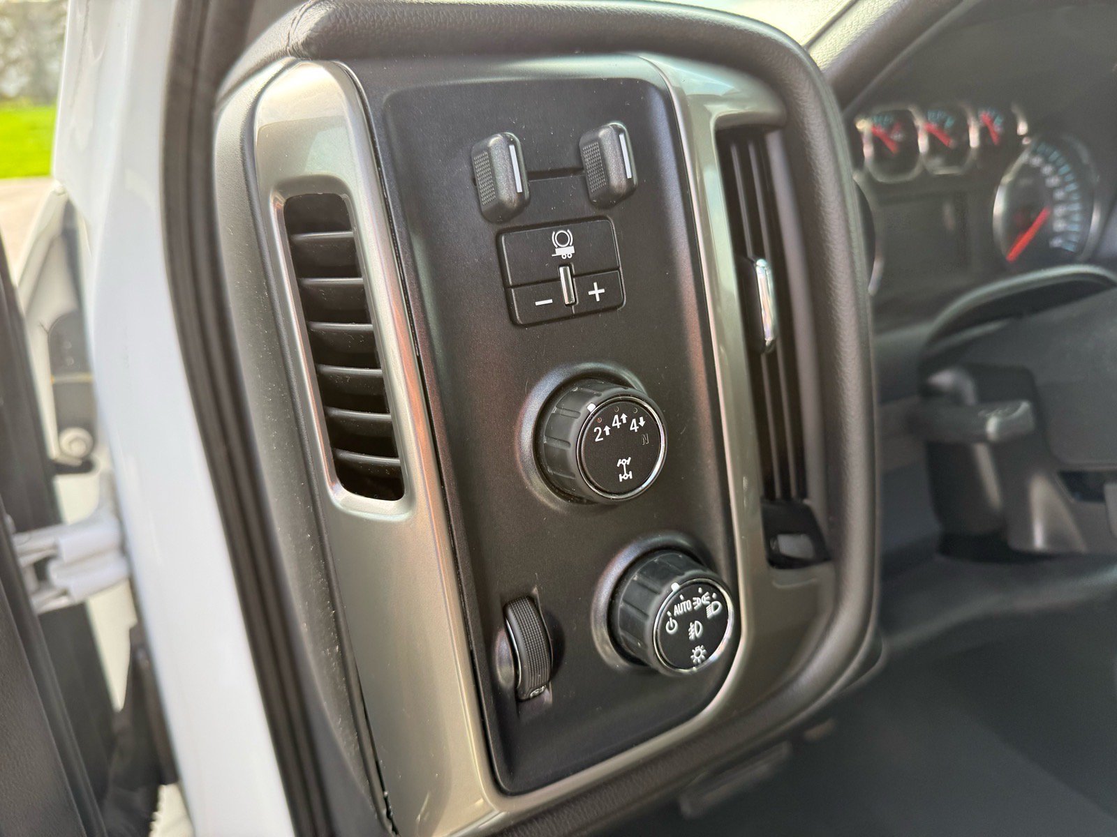 Used 2019 Chevrolet Silverado 3500 High Country w/ Duramax Plus Package AWD/4WD image 18