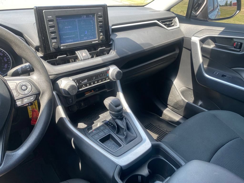 Used 2021 Toyota RAV4 LE FWD image 25