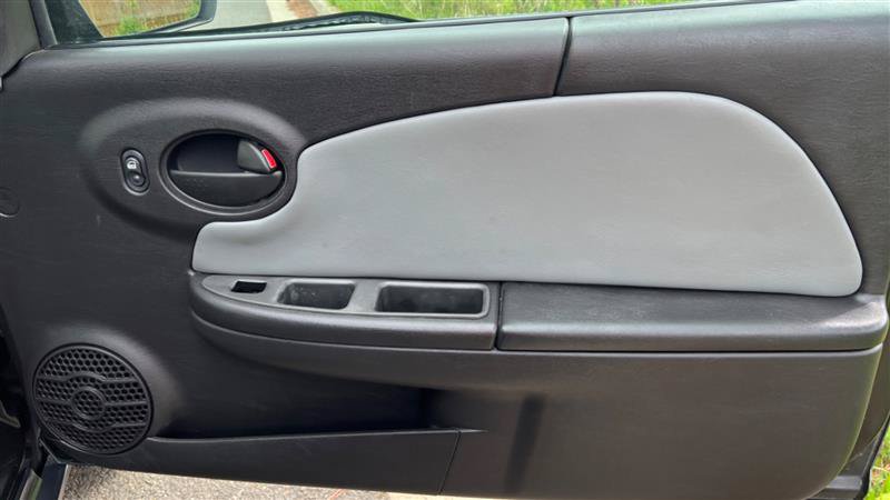 Used 2005 Saturn ION Level 3 w/ Travel Pkg FWD image 35