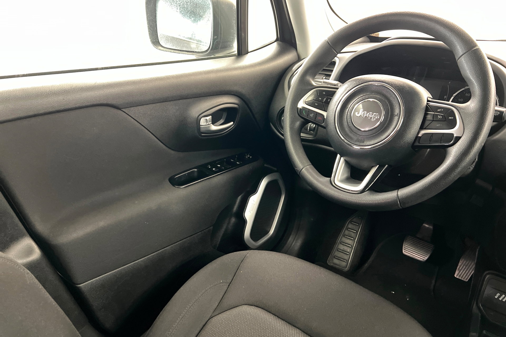 Used 2020 Jeep Renegade Sport w/ Sport Appearance Group AWD/4WD image 12
