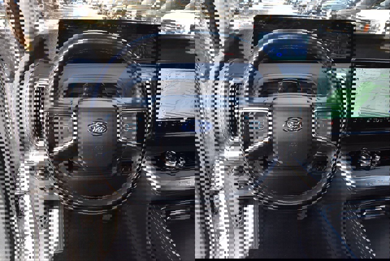 Certified 2025 Ford Expedition Platinum image 23