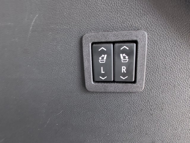 Used 2024 Buick Enclave Premium w/ Experience Buick Package FWD image 30