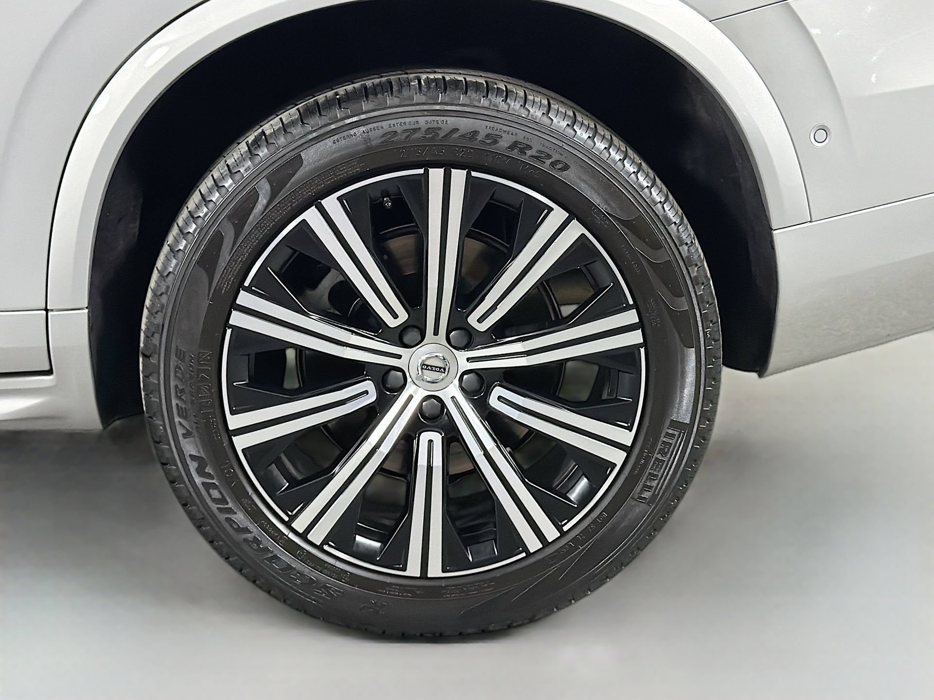 Used 2024 Volvo XC90 B6 Plus AWD/4WD image 32