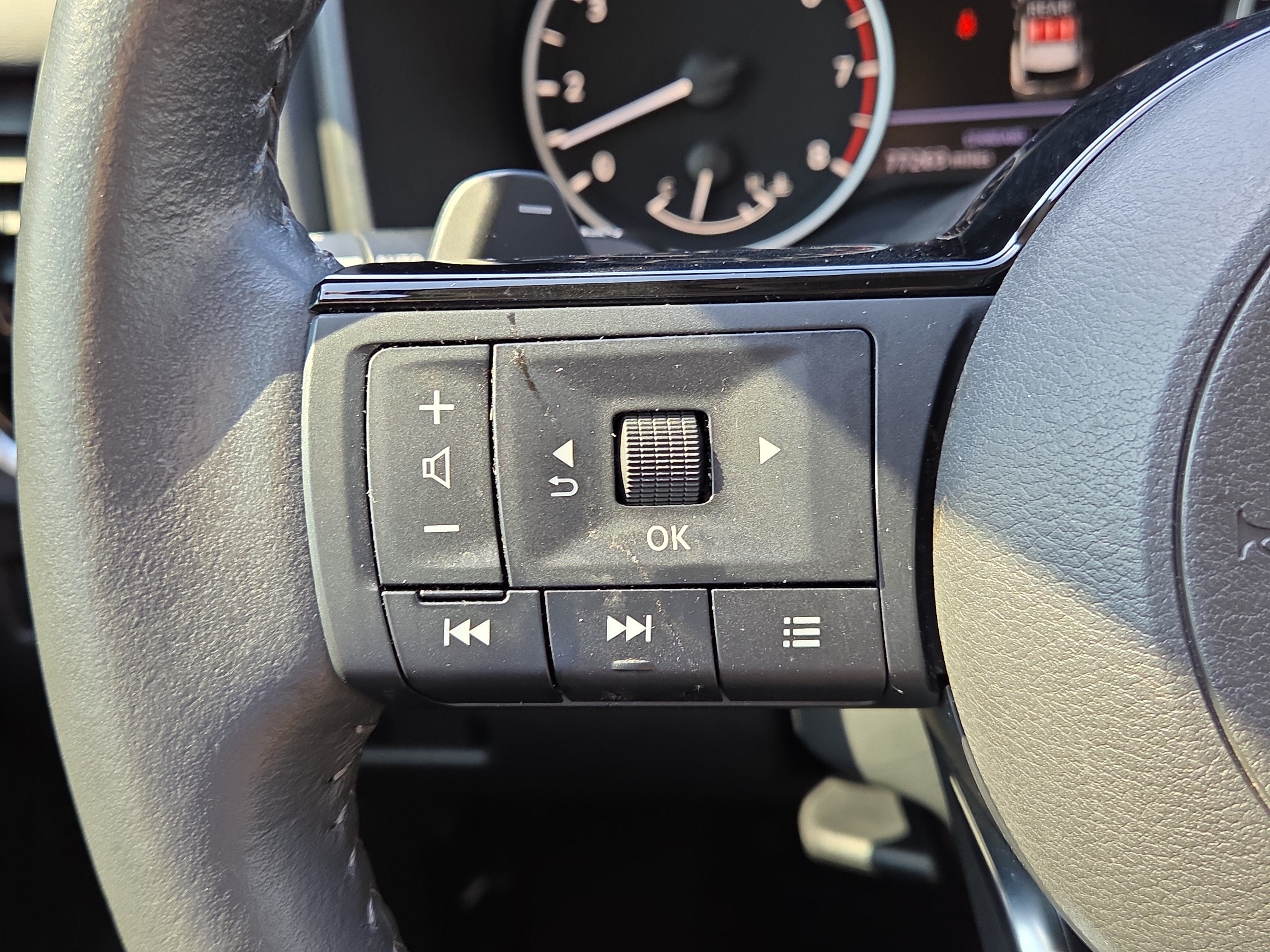 Used 2023 Nissan Rogue SL w/ SL Premium Package FWD image 20